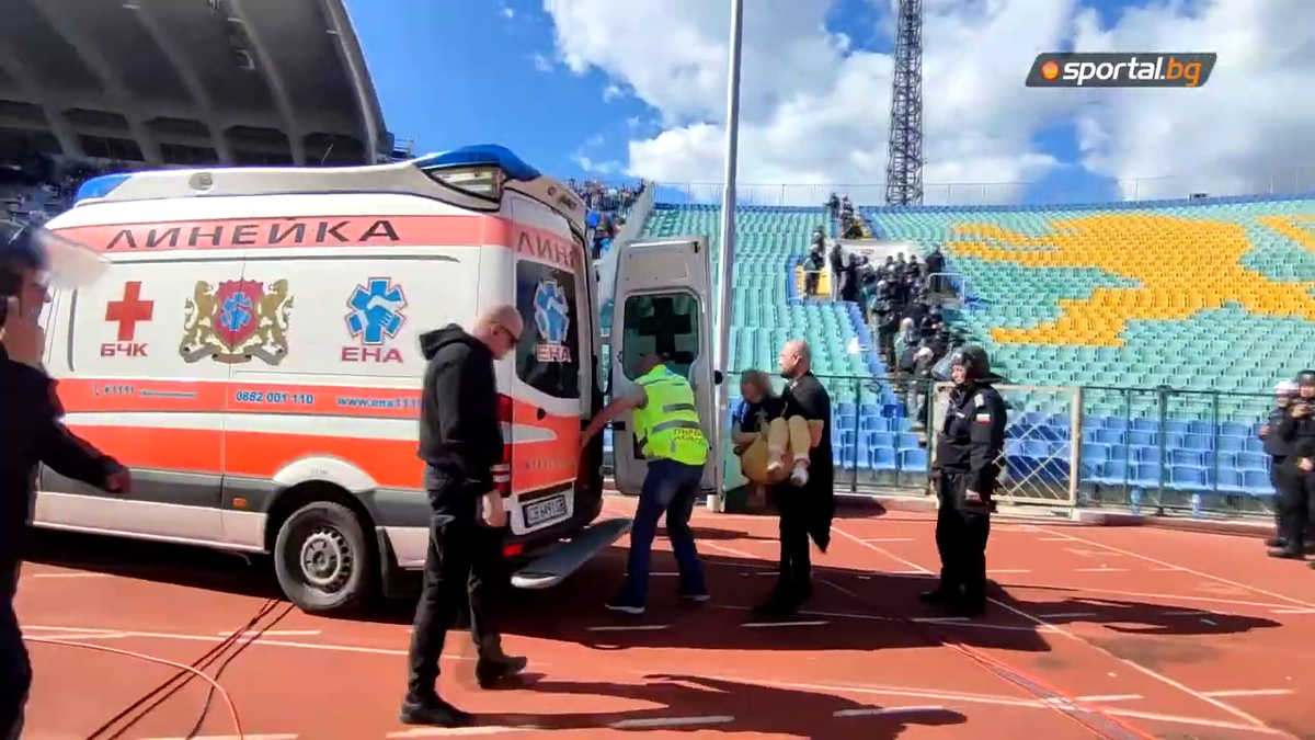 Scene barbare la derby-ul Sofiei, Levski - CSKA » Au fost bătuți cu curelele și loviți cu pumnii de forțele de ordine