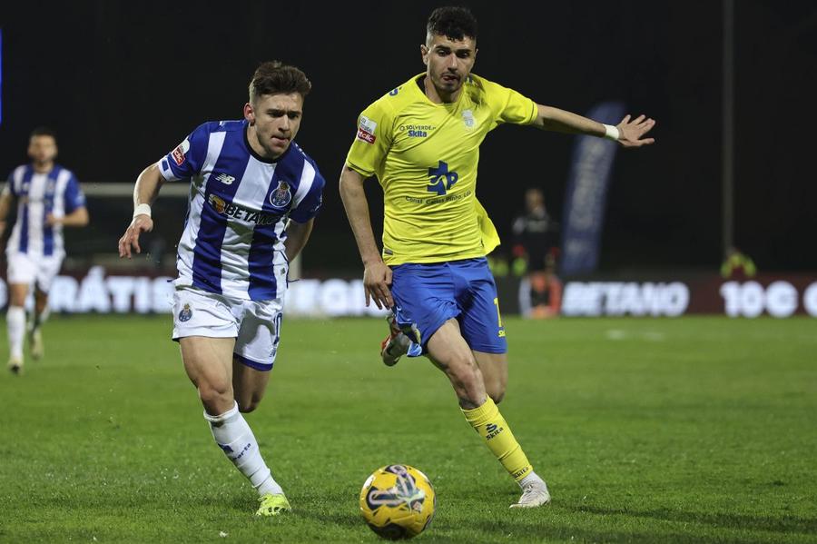 Rafa Mujica (dreapta), atacantul dorit de Becali la FCSB, foto: Imago Images Transfer SF încercat de Gigi Becali » El e atacantul dorit: 18 reușite stagionale într-un campionat de top din Europa