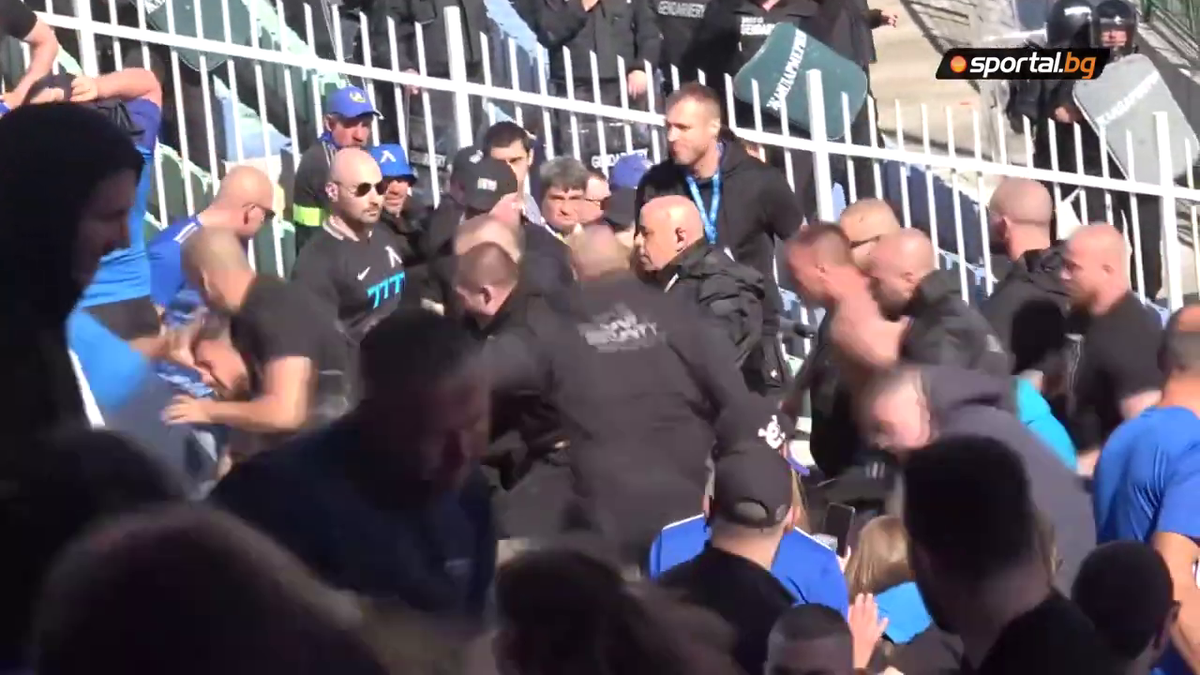 Scene barbare la derby-ul Sofiei, Levski - CSKA » Au fost bătuți cu curelele și loviți cu pumnii de forțele de ordine