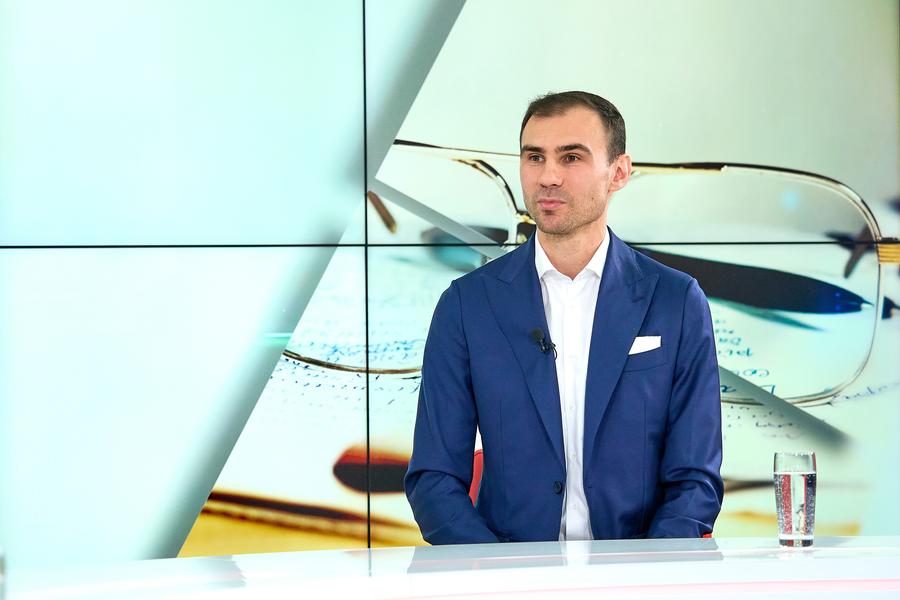 Dragoș Luscan FOTO Raed Krishan A primit 3 lovituri în figură, a revenit după un an: „Vedeam în ceață, mă deranja orice zgomot” » Ce spun Luminița Huțupan Dinu sau Paula Ungureanu și opinia specialiștilor despre brutalitatea loviturilor frontale în handbal