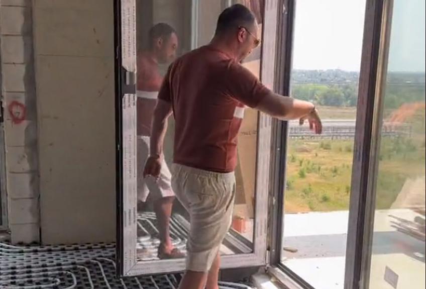 Paul „Pescobar” Nicolau a postat primele imagini din apartamentul de 2 milioane de euro cumpărat de la Dumitru Dragomir, fostul președinte al Ligii Profesioniste de Fotbal.