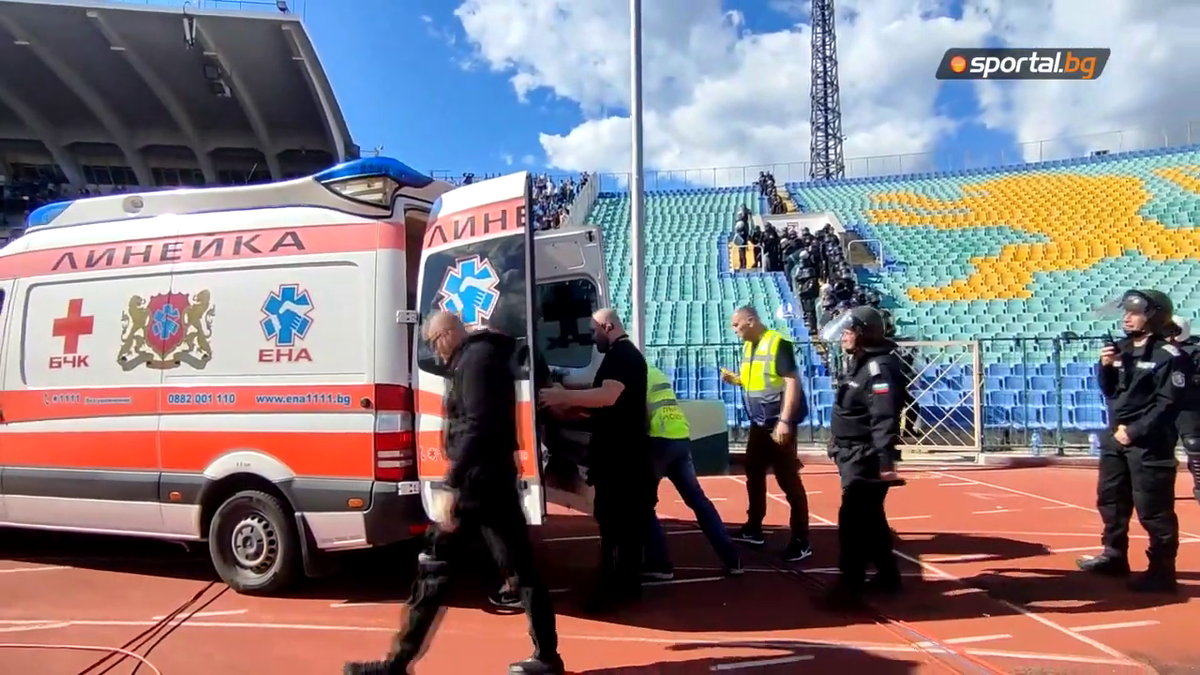Scene barbare la derby-ul Sofiei, Levski - CSKA » Au fost bătuți cu curelele și loviți cu pumnii de forțele de ordine