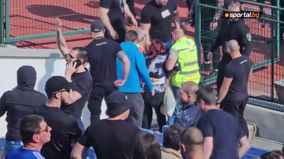Scene barbare la derby-ul Sofiei, Levski - CSKA » Au fost bătuți cu curelele și loviți cu pumnii de forțele de ordine