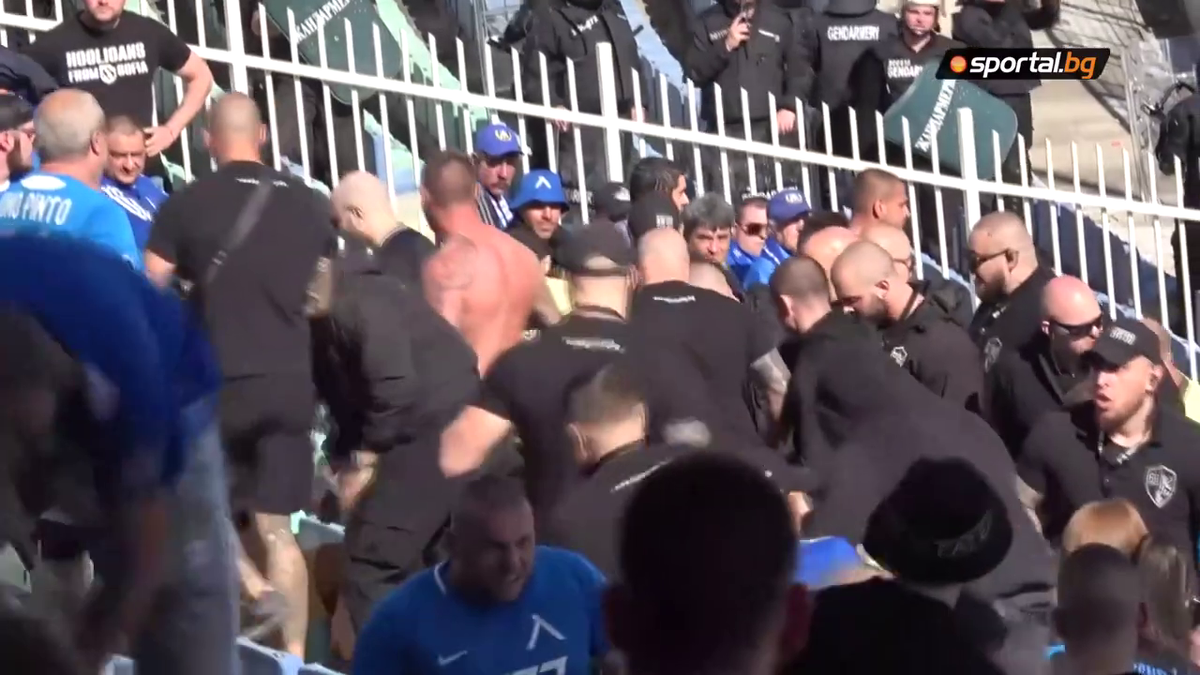 Scene barbare la derby-ul Sofiei, Levski - CSKA » Au fost bătuți cu curelele și loviți cu pumnii de forțele de ordine
