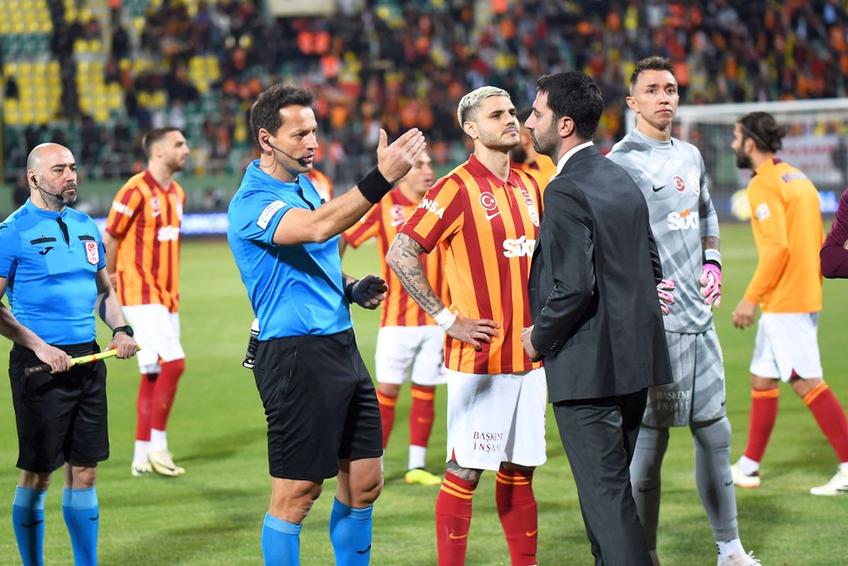 Jucătorii lui Fenerbahce au ieșit de pe teren în Supercupa cu Galatasaray / Foto: Imago