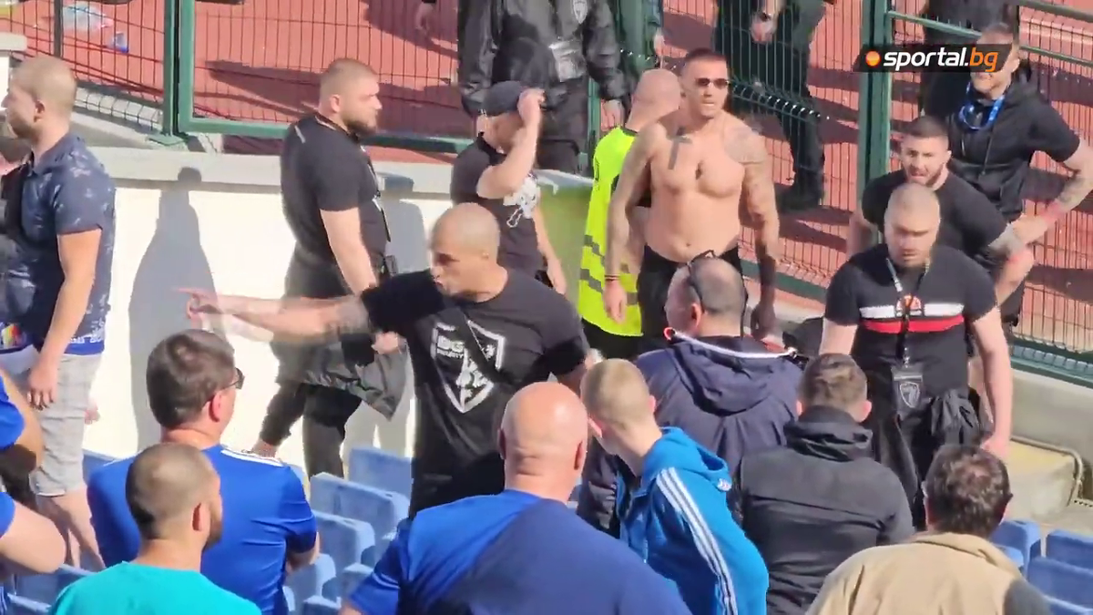 Scene barbare la derby-ul Sofiei, Levski - CSKA » Au fost bătuți cu curelele și loviți cu pumnii de forțele de ordine