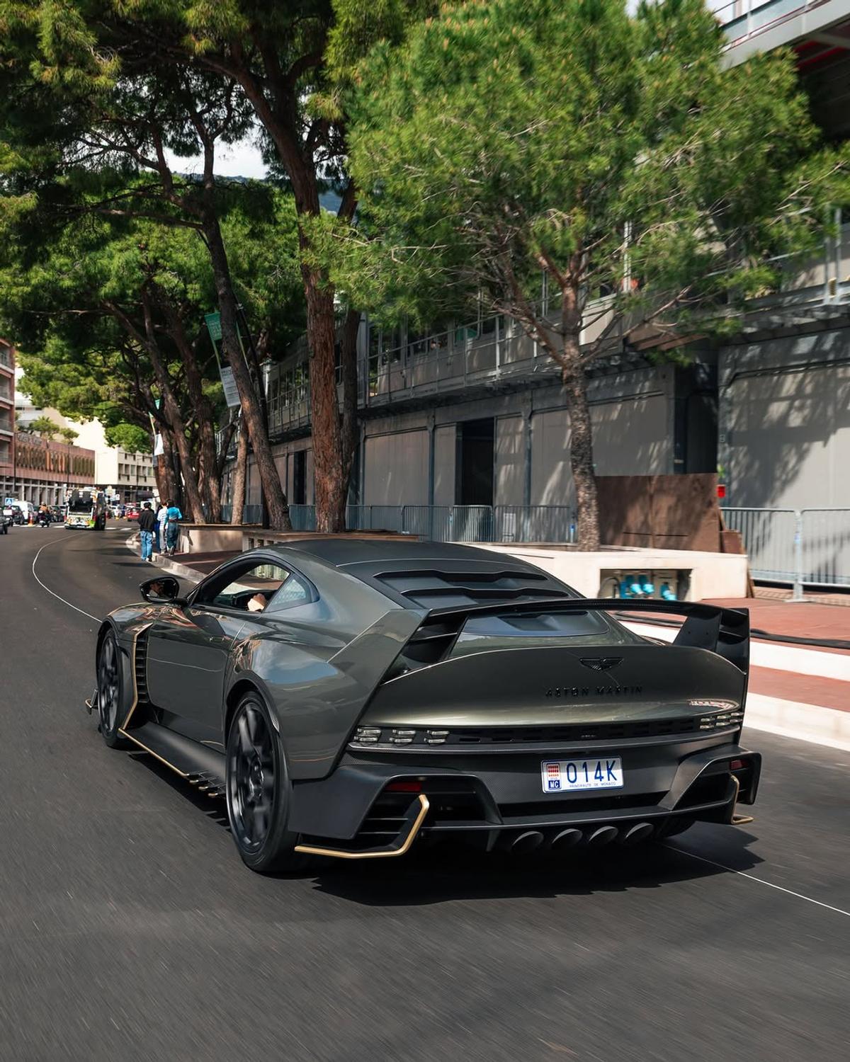 Fernando Alonso a primit un bolid personalizat de 2 milioane de euro » Imagini senzaționale: e versiunea „extremă” a unui model clasic