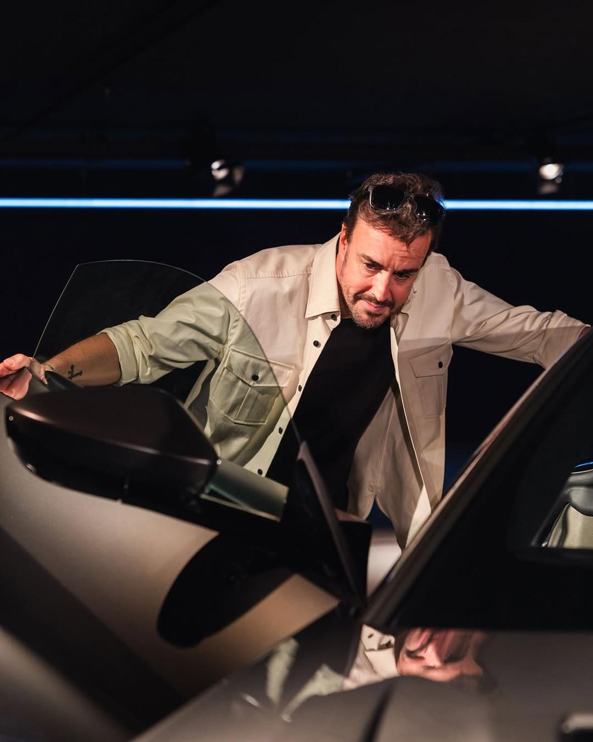 Alonso a primit un Aston Martin personalizat