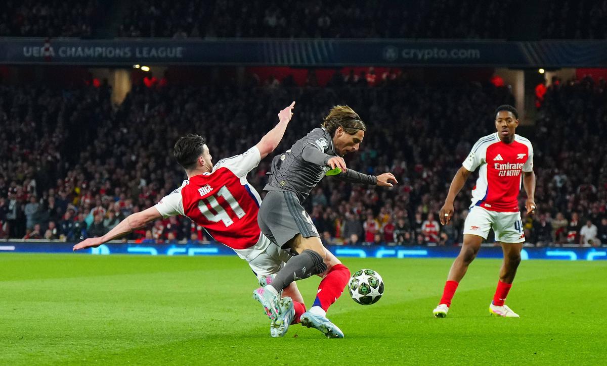 Arsenal a făcut instrucție cu Real Madrid » „Galacticii” sunt aproape eliminați din Liga Campionilor