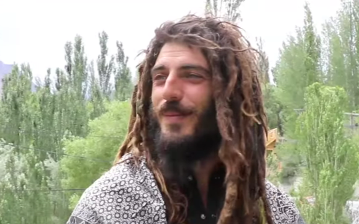 Uluitor! Fostul sportiv a mers desculț pe jos din Spania în Pakistan » Incredibil cum arată acum