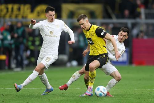Nico Schlotterbeck (la minge) Foto: Guliver / Getty Images