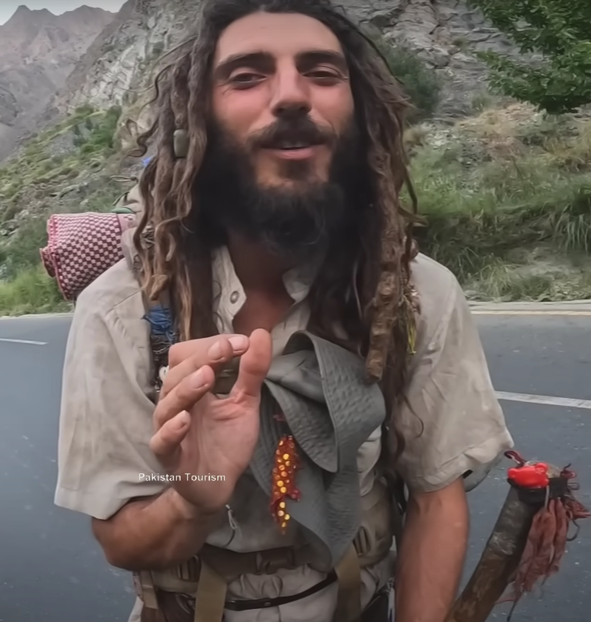 Axel Pons a renunțat la viața de pilot și arată complet diferit