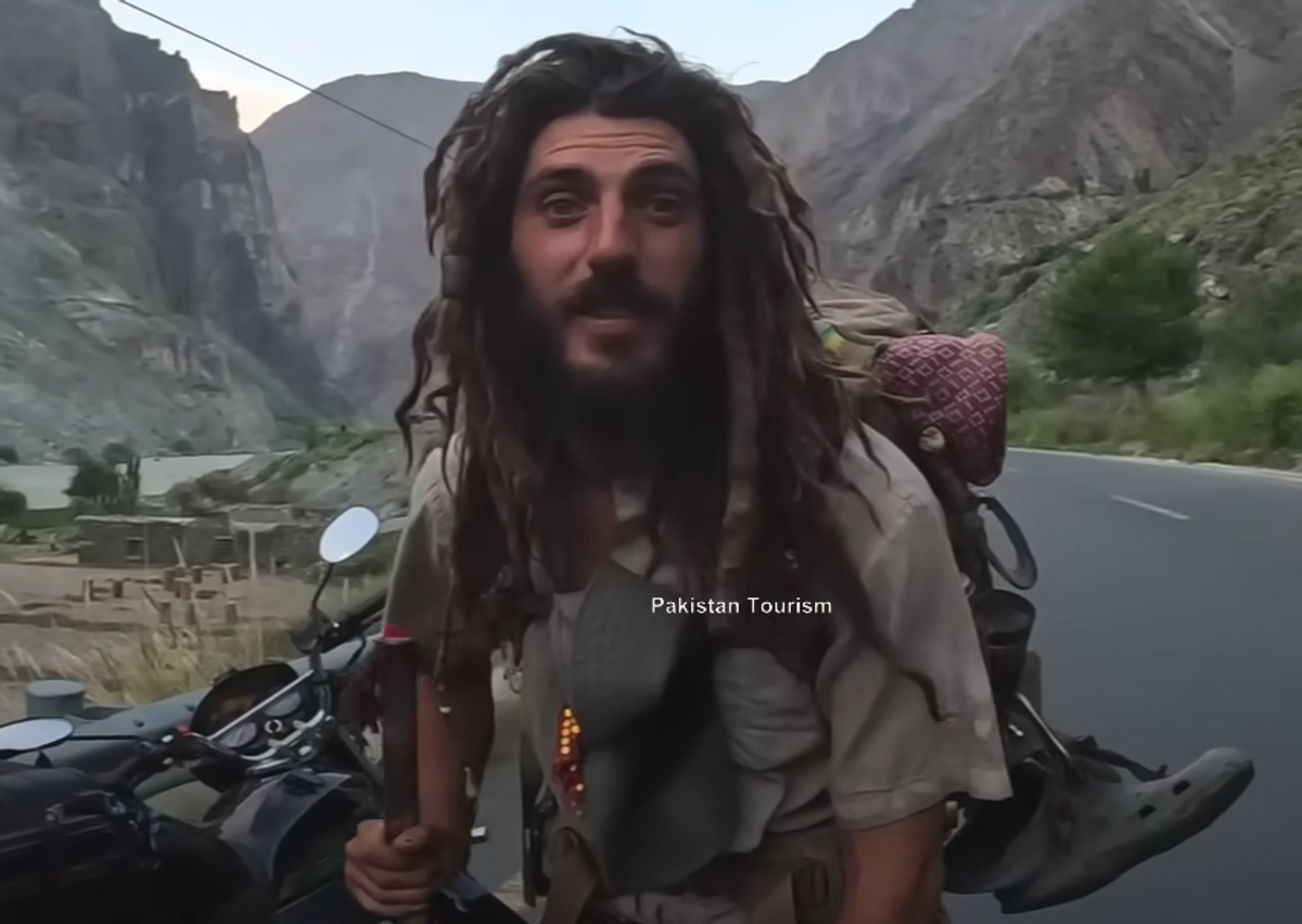 Uluitor! Fostul sportiv a mers desculț pe jos din Spania în Pakistan » Incredibil cum arată acum