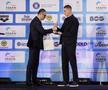 David Popovici a primit premiul de la Bogdan Matei, președinte ANS FOTO Cristi Preda