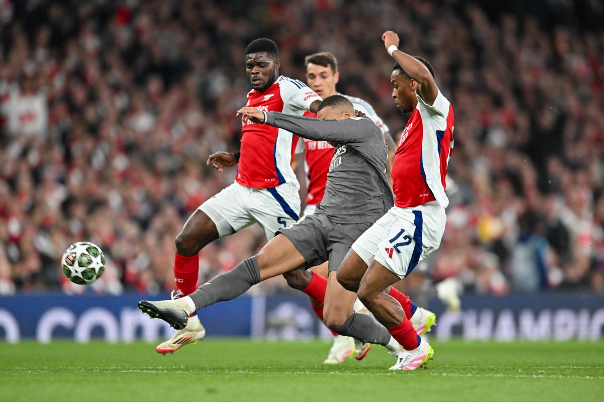 Arsenal a făcut instrucție cu Real Madrid » „Galacticii” sunt aproape eliminați din Liga Campionilor
