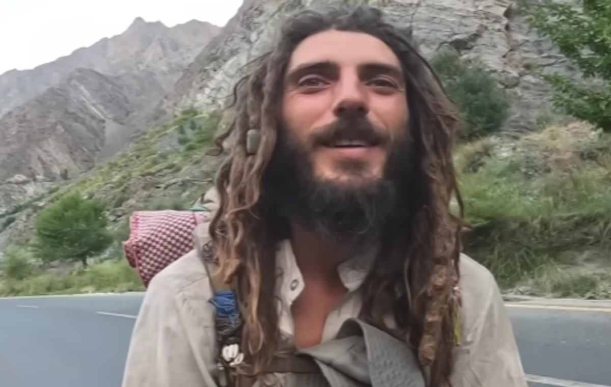 Uluitor! Fostul sportiv a mers desculț pe jos din Spania în Pakistan » Incredibil cum arată acum