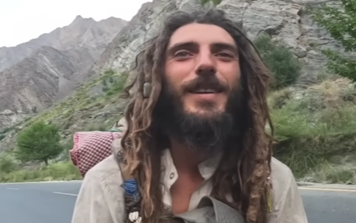 Uluitor! Fostul sportiv a mers desculț pe jos din Spania în Pakistan » Incredibil cum arată acum