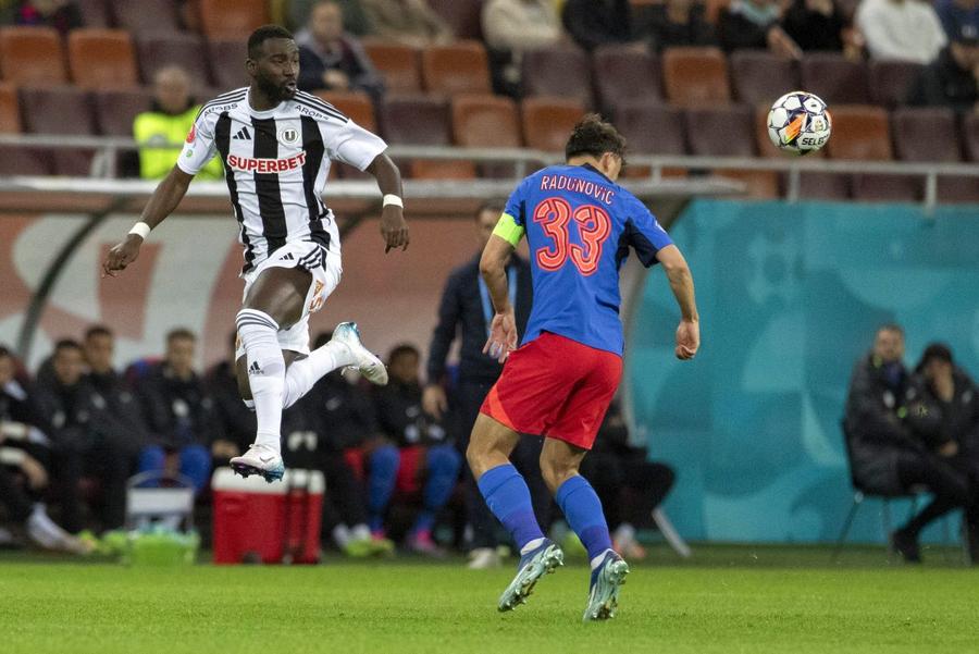 Macalou și Radunovic au contribuit la recordul de stranieri înregistrat în ultima etapă din play-off. Foto: Imago Images Situație bizară la U Cluj: un jucător important a plecat și nu mai răspunde la telefon