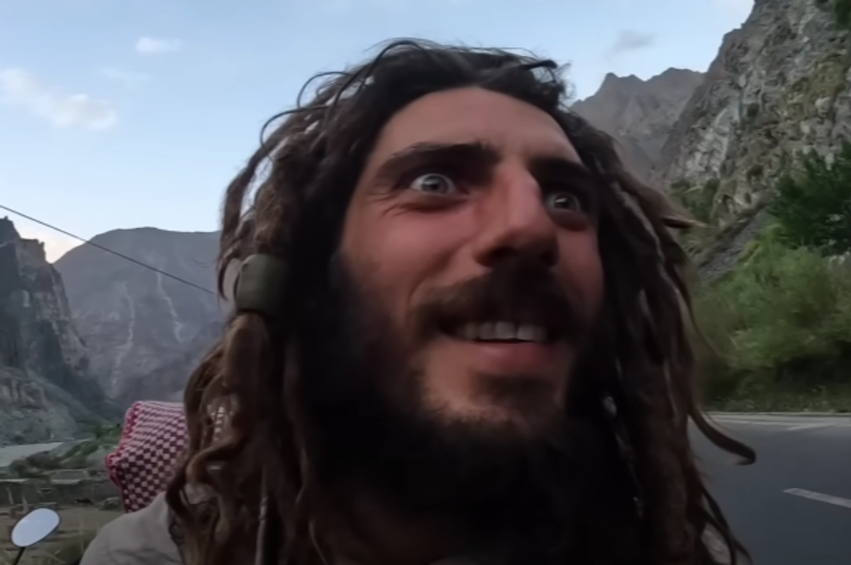 Uluitor! Fostul sportiv a mers desculț pe jos din Spania în Pakistan » Incredibil cum arată acum