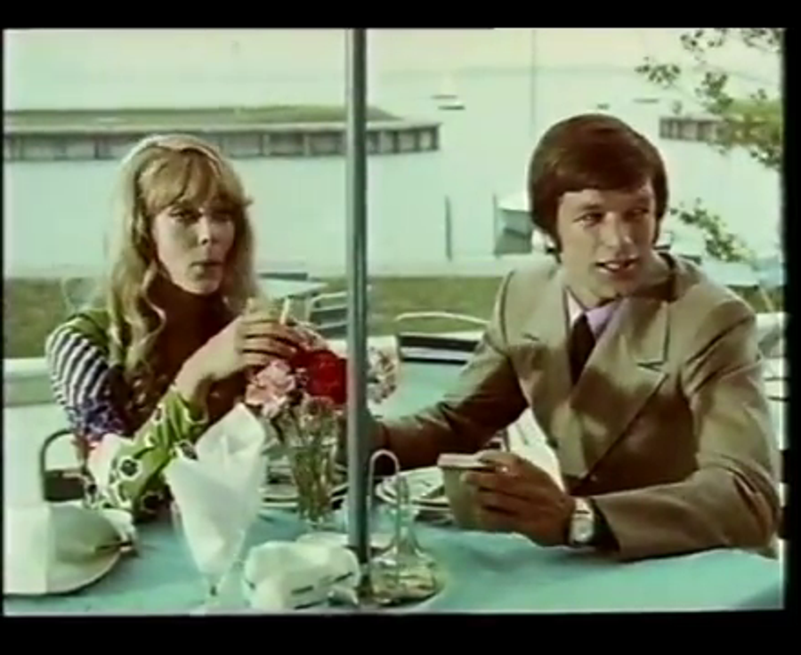 Sandu Boc în filmul „Nu filmăm să ne-amuzăm (1975)”. FOTO: Captură video „Șutul lui Oblemenco a rupt gardul în două!” » Amintirile de chibiț ale doctorului Irinel Popescu: „Japonezii se uitau cu dispreț la mine: ești leneș!”