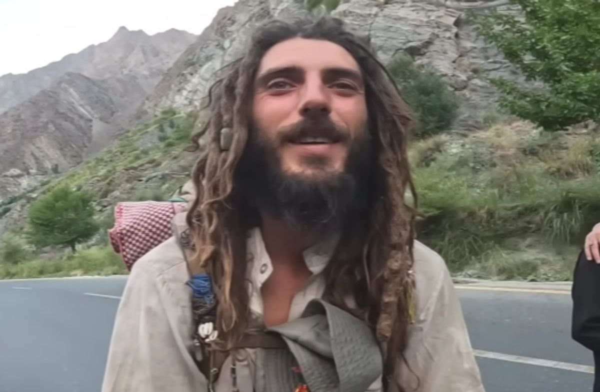Uluitor! Fostul sportiv a mers desculț pe jos din Spania în Pakistan » Incredibil cum arată acum