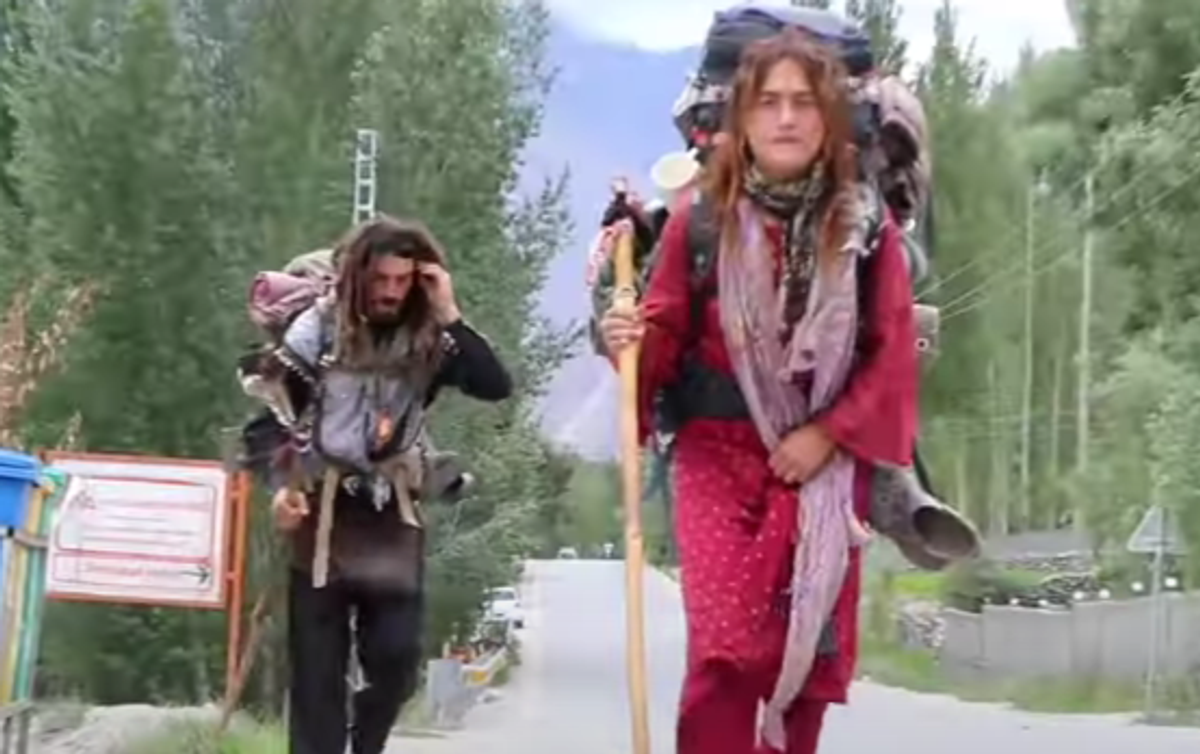 Uluitor! Fostul sportiv a mers desculț pe jos din Spania în Pakistan » Incredibil cum arată acum