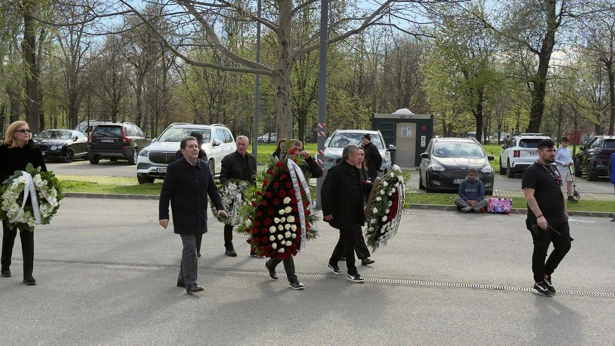 Momente sfâșietoare: Gică Hagi nu și-a putut stăpâni lacrimile la catafalcul lui Mircea Lucescu