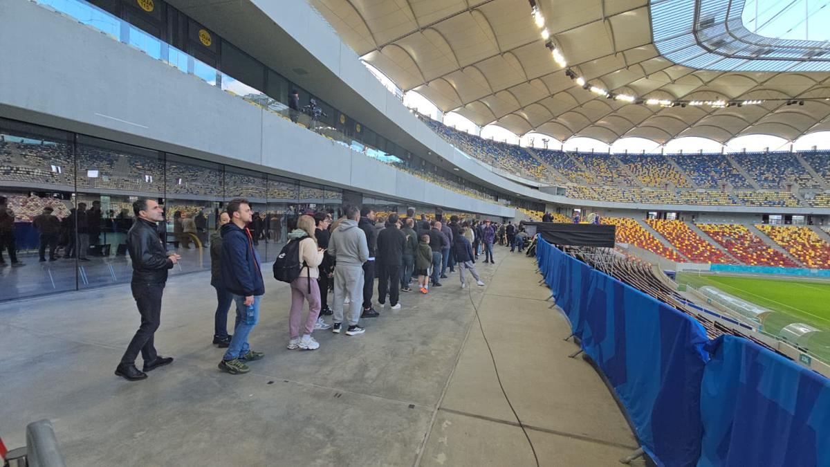 Imagini noi de la Arena Națională, unde a fost depus sicriul cu trupul lui Mircea Lucescu