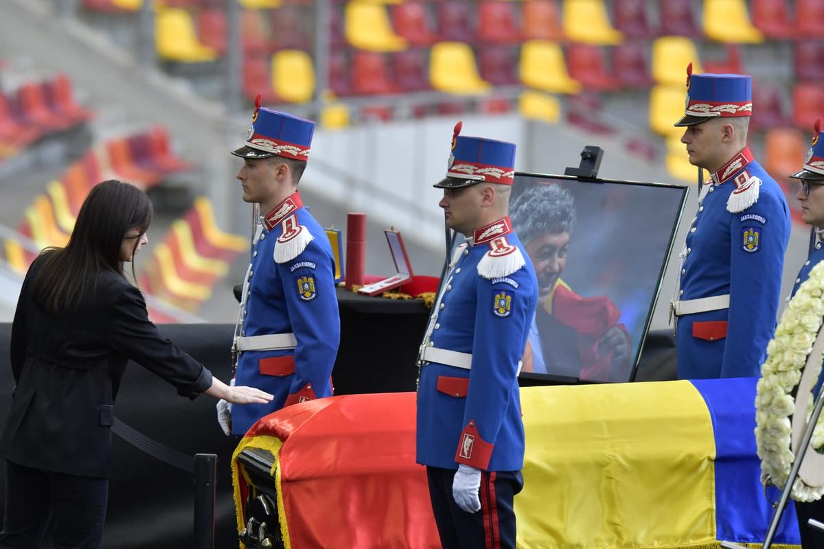 La priveghiul lui Lucescu, Gheorghe Hagi, cu vocea tremurândă: „Cel mai mare din toate timpurile!”