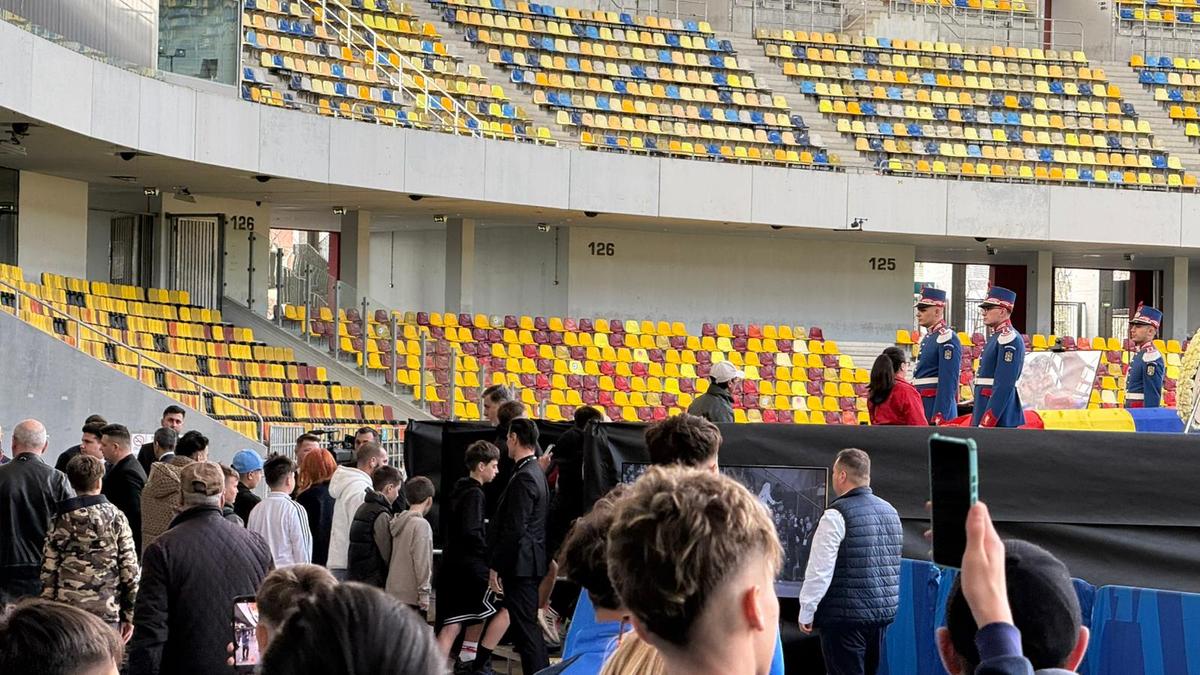 Sicriul lui Mircea Lucescu, depus la Arena Națională