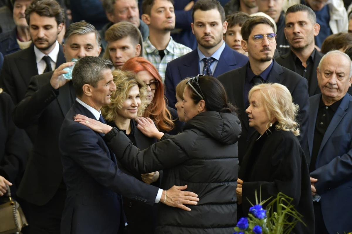 Cadre de Cristi Preda de la Arena Națională, unde a fost depus sicriul cu trupul lui Mircea Lucescu