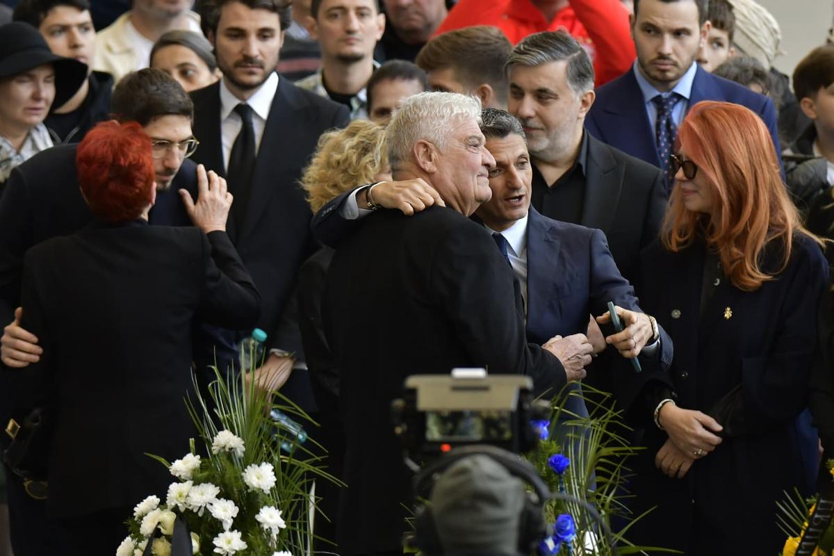 Cadre de Cristi Preda de la Arena Națională, unde a fost depus sicriul cu trupul lui Mircea Lucescu