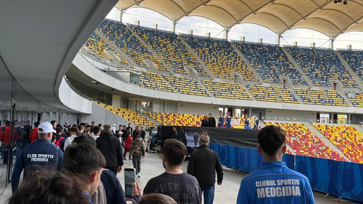 Sicriul cu trupul lui Mircea Lucescu, depus la Arena Națională
