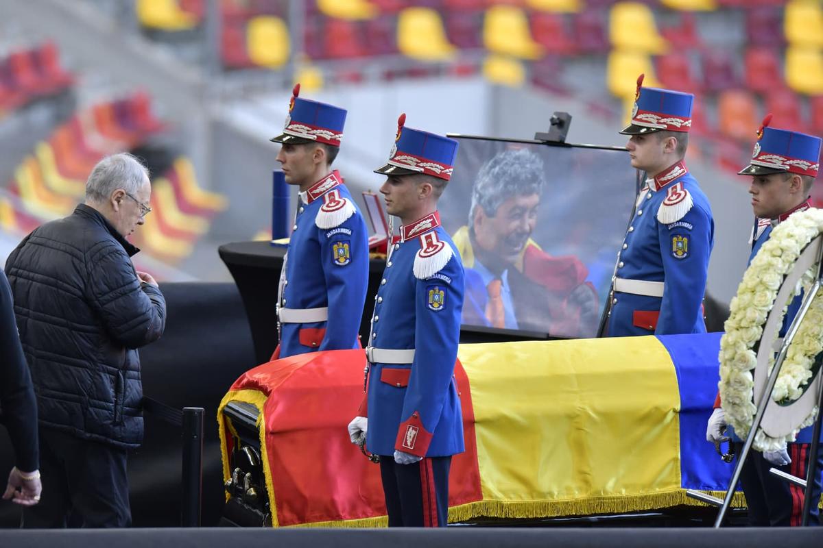La priveghiul lui Lucescu, Gheorghe Hagi, cu vocea tremurândă: „Cel mai mare din toate timpurile!”