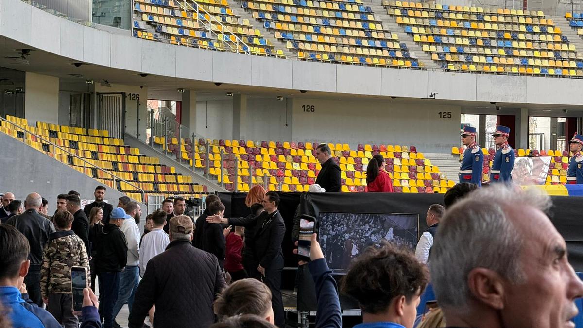 Sicriul lui Mircea Lucescu, depus la Arena Națională