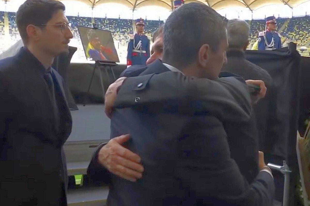 Sicriul cu trupul lui Mircea Lucescu, depus la Arena Națională
