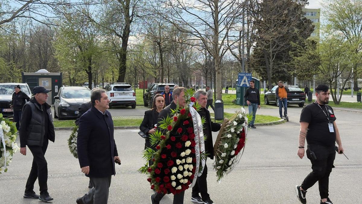 Sicriul cu trupul lui Mircea Lucescu, depus la Arena Națională