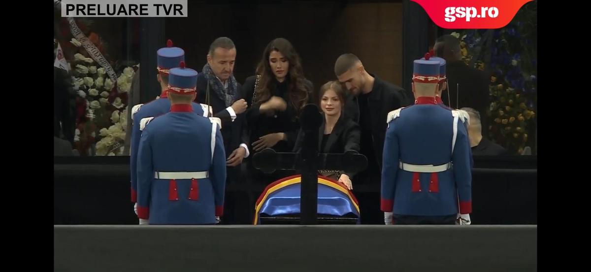 Imagini noi de la Arena Națională, unde a fost depus sicriul cu trupul lui Mircea Lucescu