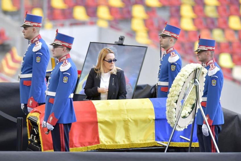 Andreea Esca, la catafalcul lui Mircea Lucescu // FOTO: GSP.ro