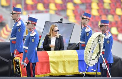 Simona Halep, Andreea Esca și Elisabeta Lipă și-au luat rămas bun de la Mircea Lucescu: „Marile valori sunt din ce în ce mai puține”