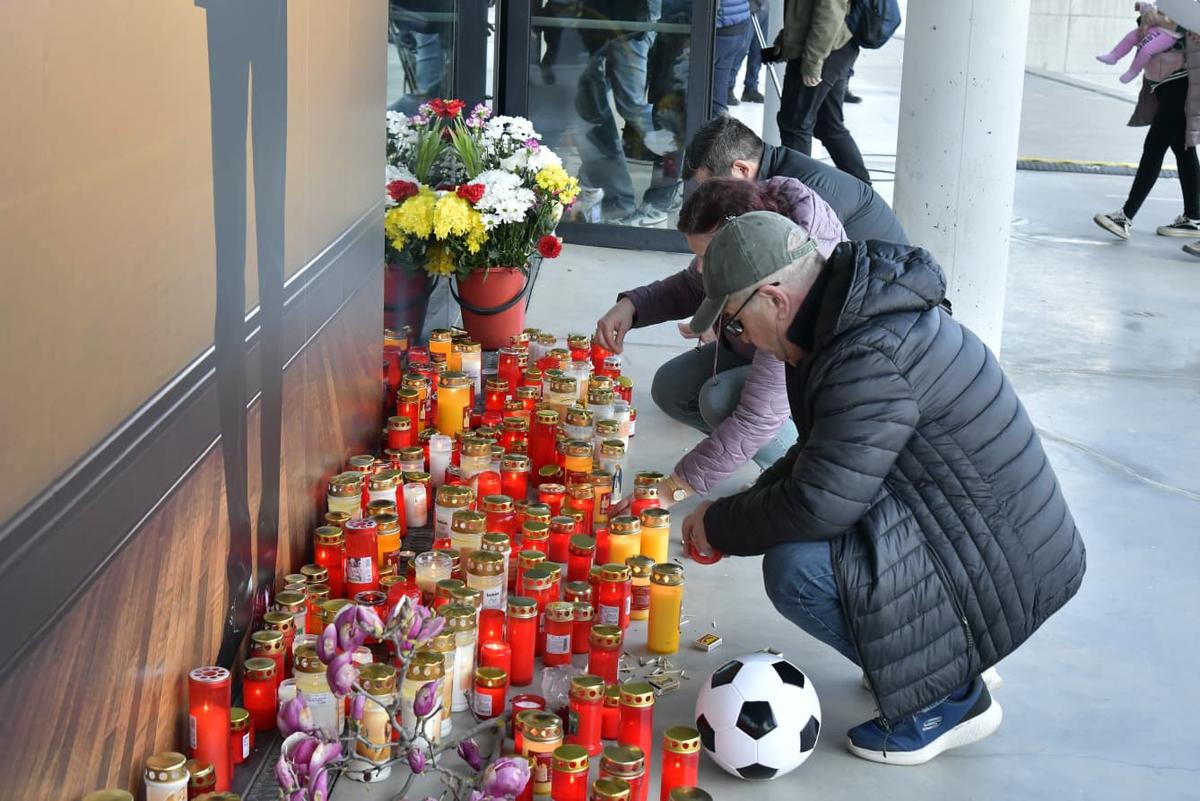 Cadre de Cristi Preda de la Arena Națională, unde a fost depus sicriul cu trupul lui Mircea Lucescu