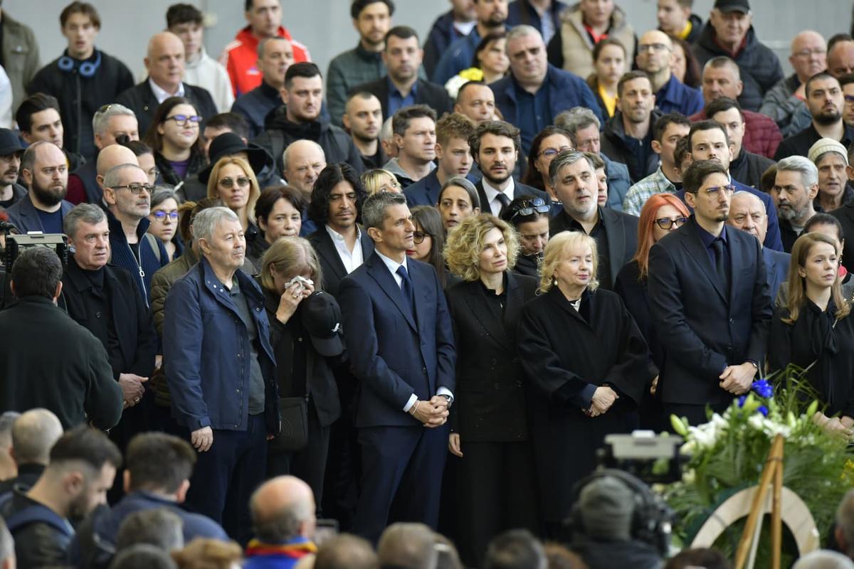 Cadre de Cristi Preda de la Arena Națională, unde a fost depus sicriul cu trupul lui Mircea Lucescu
