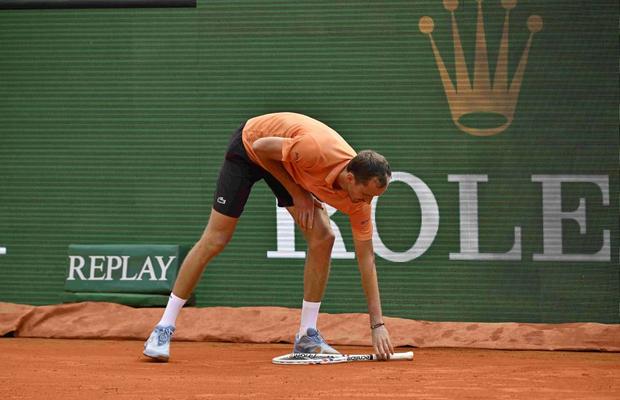 Scor incredibil la Monte Carlo! Berrettini l-a demolat pe Medvedev, care a făcut o criză de nervi: 6-0, 6-0 în doar 49 de minute