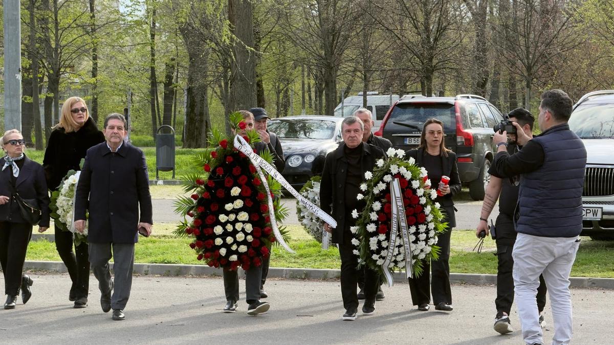 Momente sfâșietoare: Gică Hagi nu și-a putut stăpâni lacrimile la catafalcul lui Mircea Lucescu