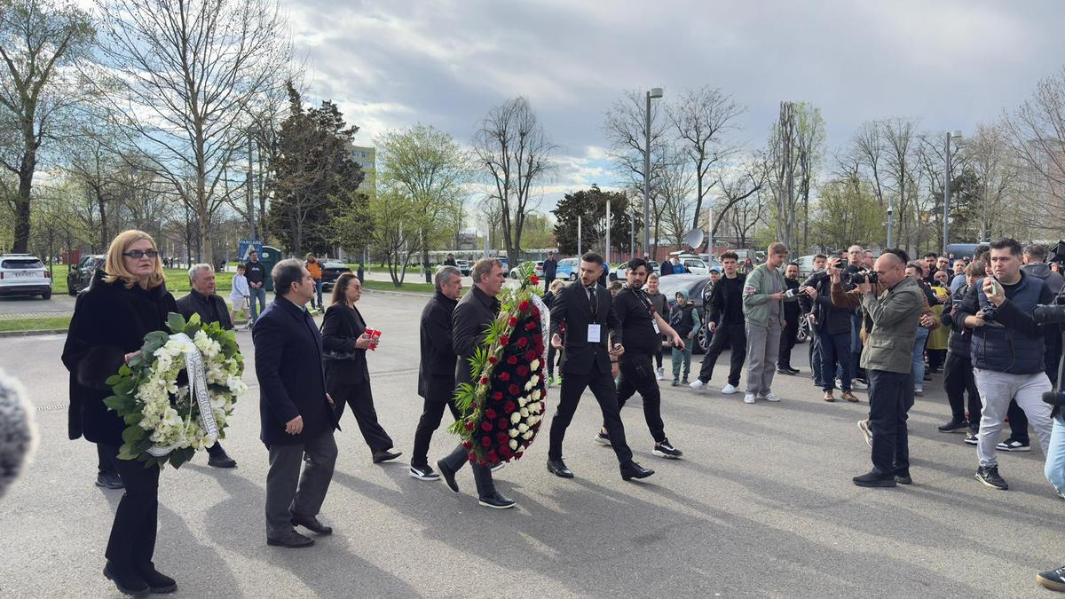 Sicriul cu trupul lui Mircea Lucescu, depus la Arena Națională