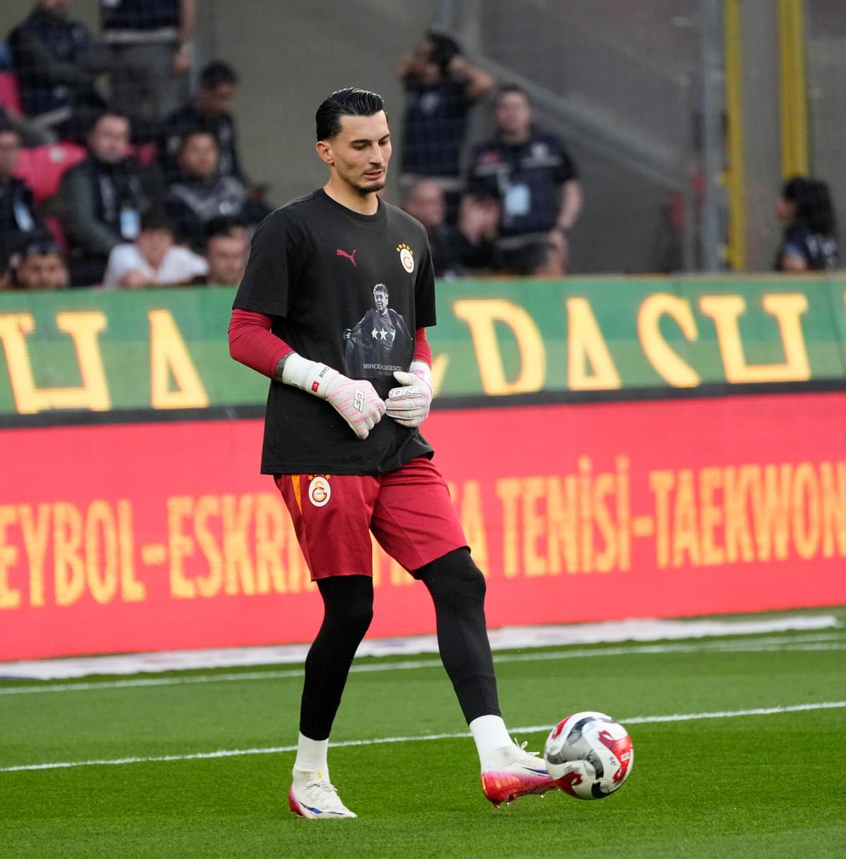 Galatasaray, omagiu pentru Mircea Lucescu la meciul cu Goztepe