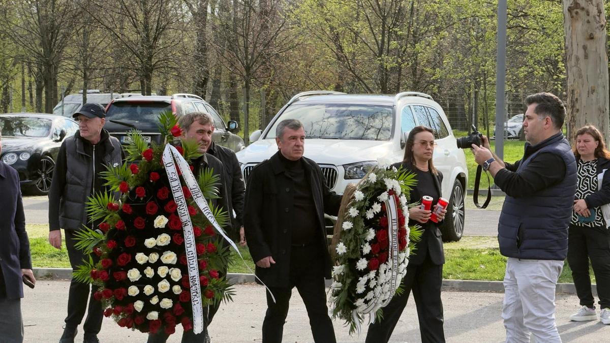 Momente sfâșietoare: Gică Hagi nu și-a putut stăpâni lacrimile la catafalcul lui Mircea Lucescu