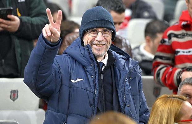 Valeriu Argăseală i-a scris o poezie lui Mircea Lucescu: „Să dăinuiască pentru veșnicie...”