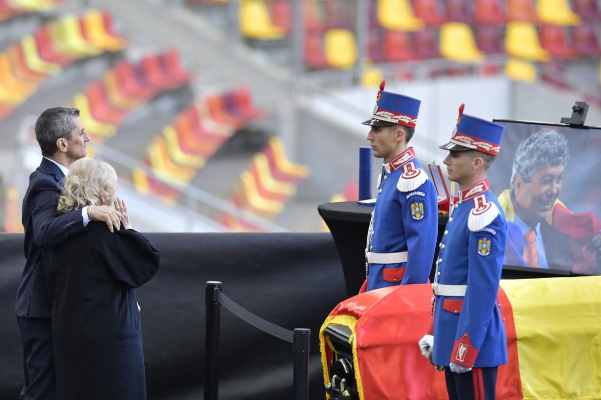 Cadre de Cristi Preda de la Arena Națională, unde a fost depus sicriul cu trupul lui Mircea Lucescu