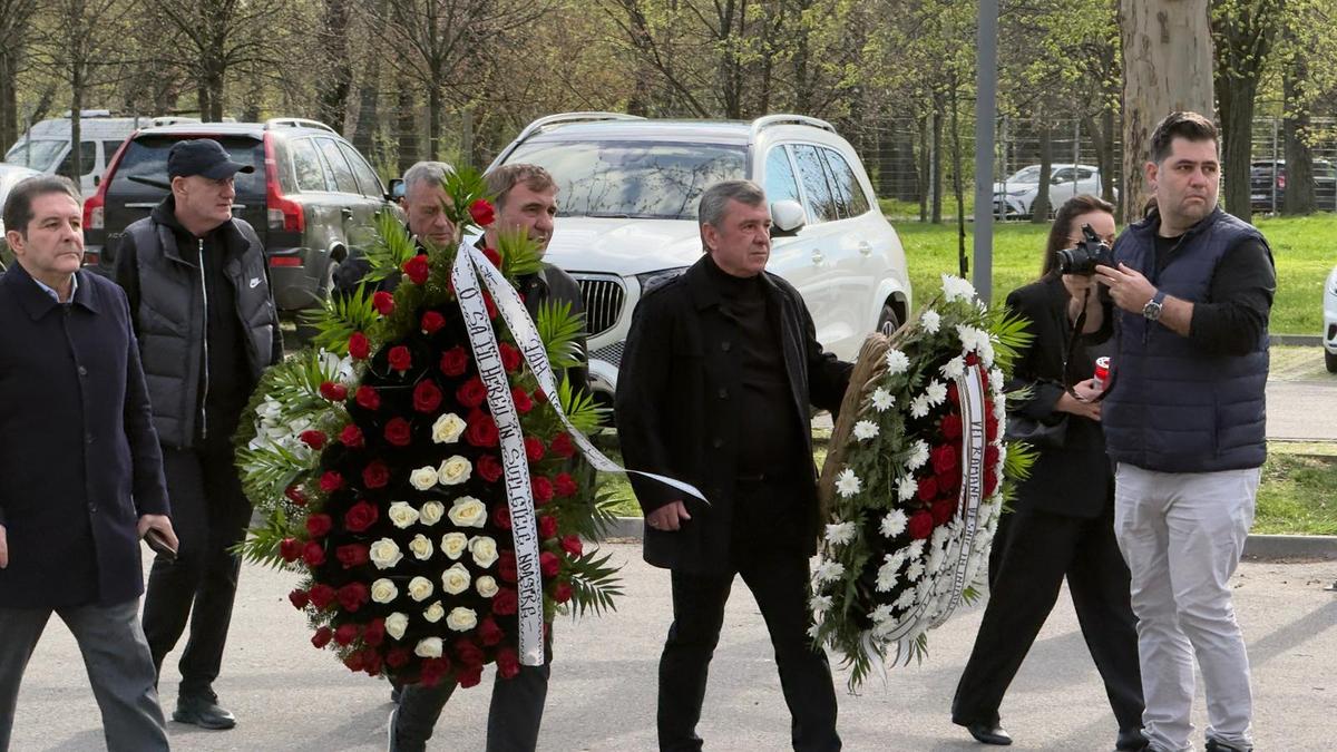Sicriul cu trupul lui Mircea Lucescu, depus la Arena Națională